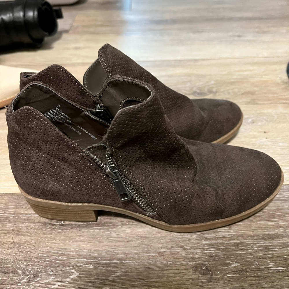 Universal Threads Booties